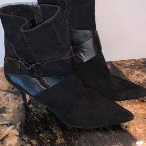 Van Eli black suede/leather ankle boots size 12